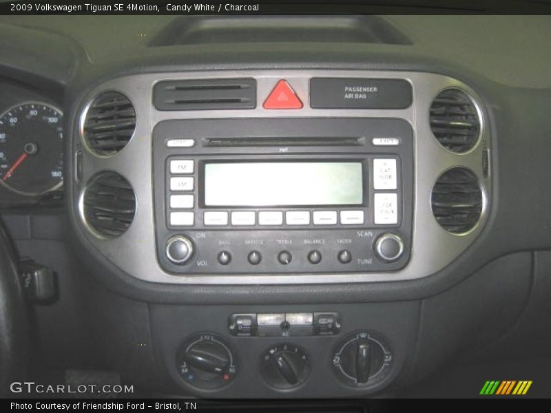 Candy White / Charcoal 2009 Volkswagen Tiguan SE 4Motion