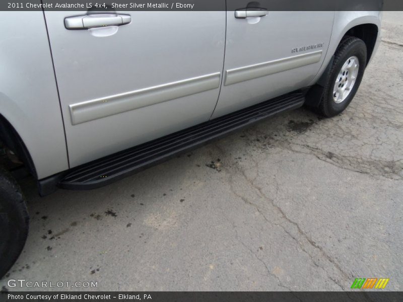 Sheer Silver Metallic / Ebony 2011 Chevrolet Avalanche LS 4x4
