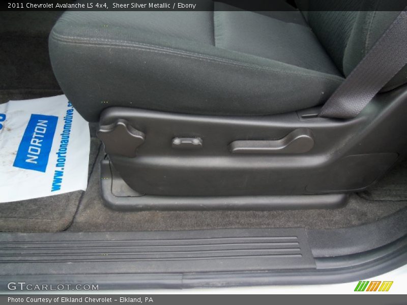 Sheer Silver Metallic / Ebony 2011 Chevrolet Avalanche LS 4x4