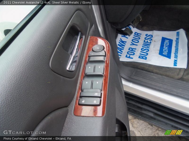 Sheer Silver Metallic / Ebony 2011 Chevrolet Avalanche LS 4x4