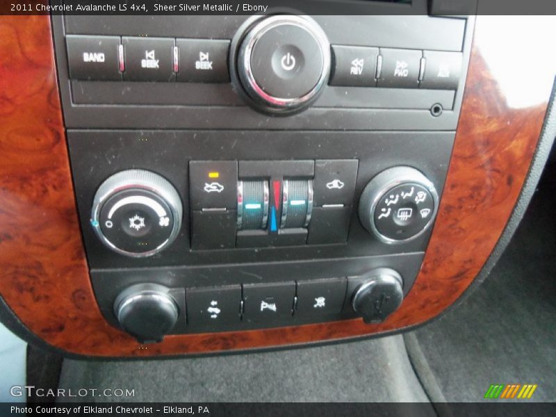 Sheer Silver Metallic / Ebony 2011 Chevrolet Avalanche LS 4x4