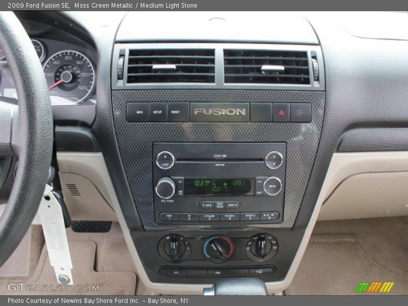 Moss Green Metallic / Medium Light Stone 2009 Ford Fusion SE