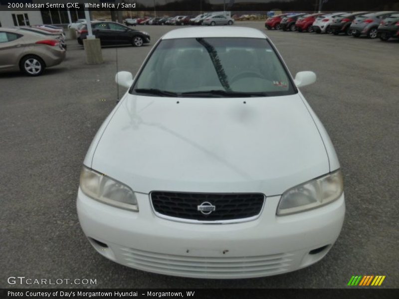 White Mica / Sand 2000 Nissan Sentra GXE