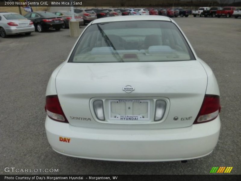 White Mica / Sand 2000 Nissan Sentra GXE