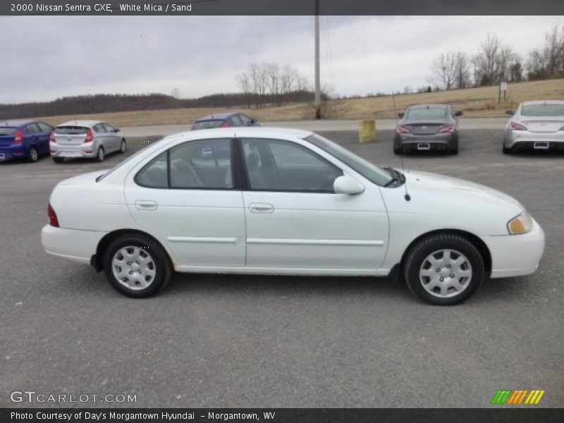 White Mica / Sand 2000 Nissan Sentra GXE