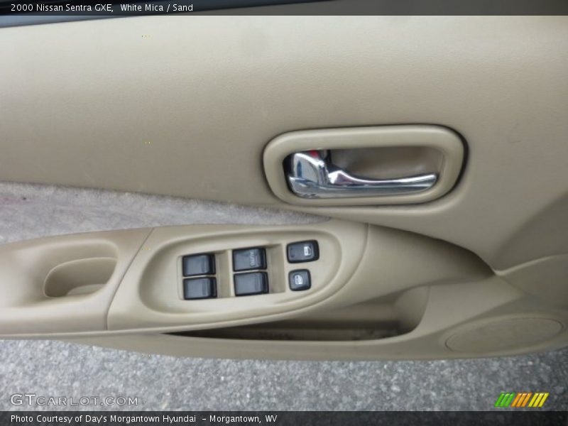 White Mica / Sand 2000 Nissan Sentra GXE