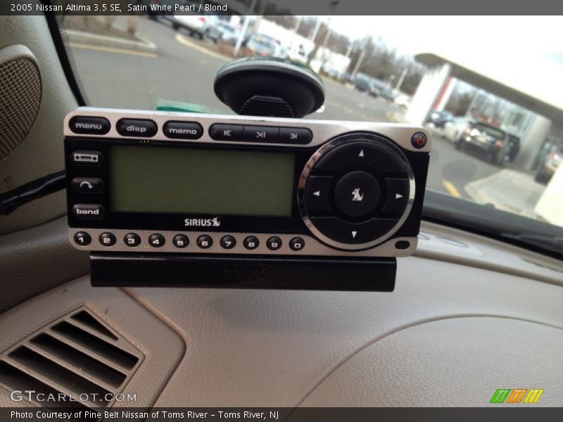 Satin White Pearl / Blond 2005 Nissan Altima 3.5 SE
