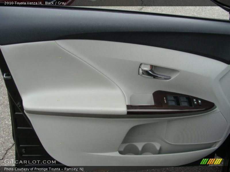 Black / Gray 2010 Toyota Venza I4