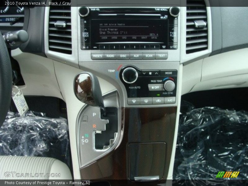 Black / Gray 2010 Toyota Venza I4