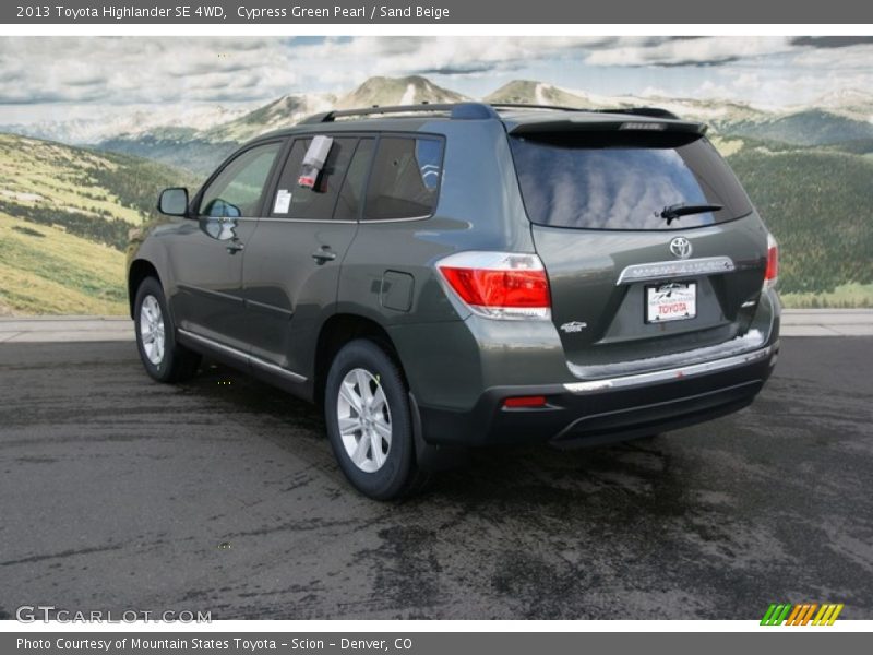 Cypress Green Pearl / Sand Beige 2013 Toyota Highlander SE 4WD