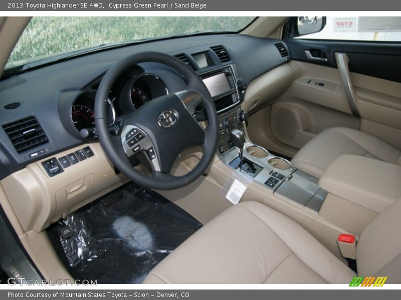 Cypress Green Pearl / Sand Beige 2013 Toyota Highlander SE 4WD