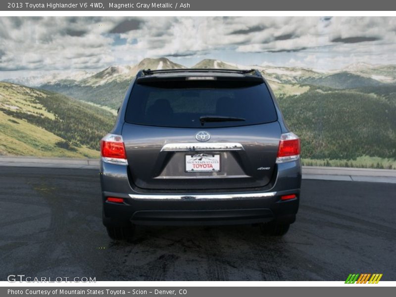 Magnetic Gray Metallic / Ash 2013 Toyota Highlander V6 4WD