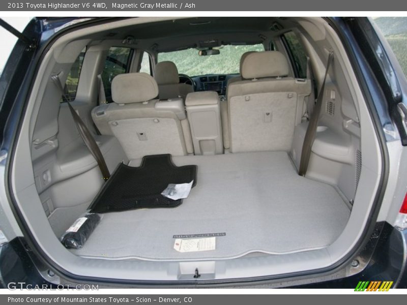 Magnetic Gray Metallic / Ash 2013 Toyota Highlander V6 4WD
