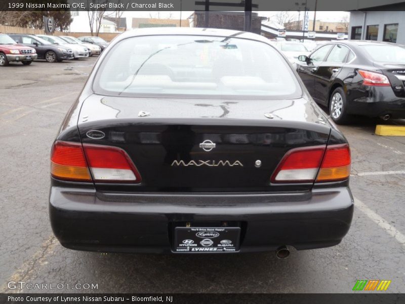Super Black / Charcoal Black 1999 Nissan Maxima GXE