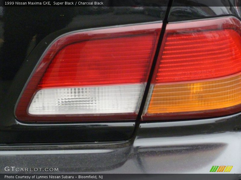 Super Black / Charcoal Black 1999 Nissan Maxima GXE