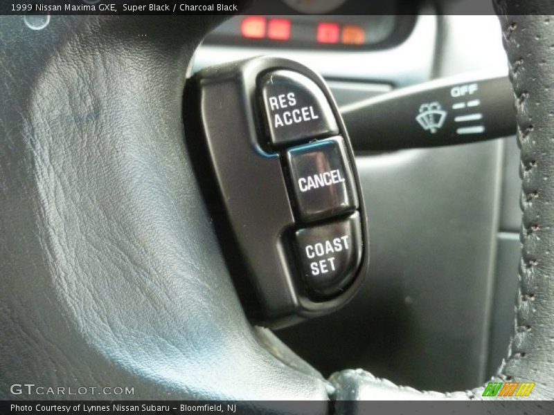 Super Black / Charcoal Black 1999 Nissan Maxima GXE