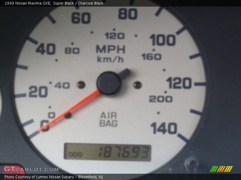 Super Black / Charcoal Black 1999 Nissan Maxima GXE