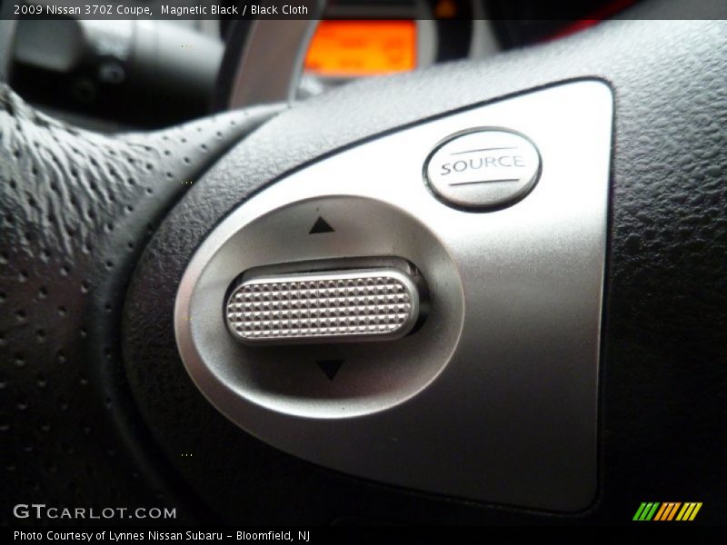 Controls of 2009 370Z Coupe