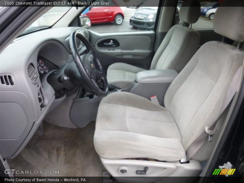 Front Seat of 2005 TrailBlazer EXT LT 4x4