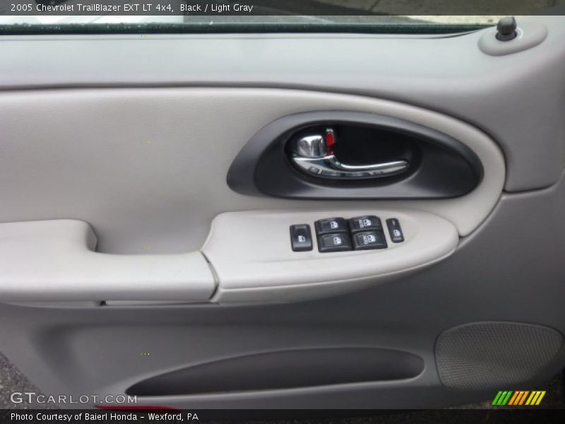 Controls of 2005 TrailBlazer EXT LT 4x4