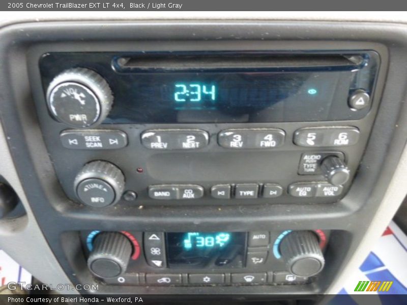 Controls of 2005 TrailBlazer EXT LT 4x4