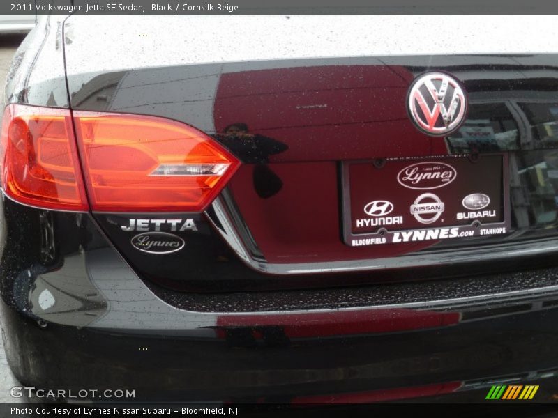 Black / Cornsilk Beige 2011 Volkswagen Jetta SE Sedan