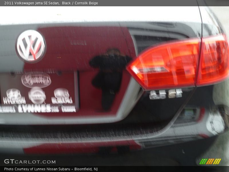 Black / Cornsilk Beige 2011 Volkswagen Jetta SE Sedan