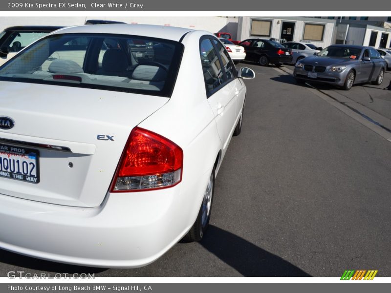 Clear White / Gray 2009 Kia Spectra EX Sedan