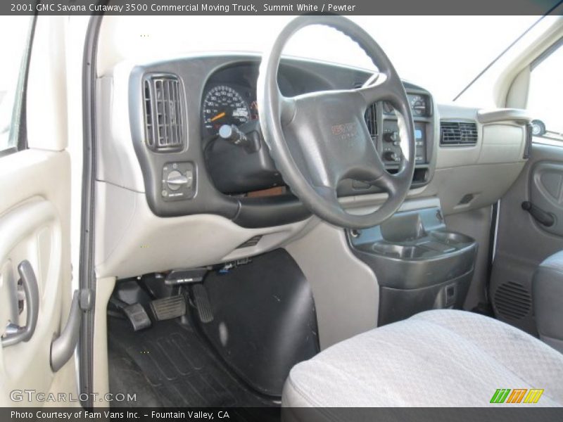 Dashboard of 2001 Savana Cutaway 3500 Commercial Moving Truck