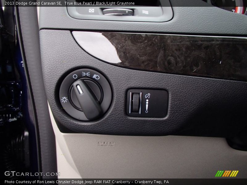 True Blue Pearl / Black/Light Graystone 2013 Dodge Grand Caravan SE