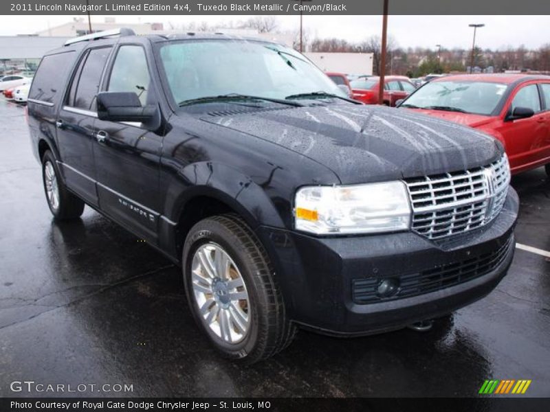 Front 3/4 View of 2011 Navigator L Limited Edition 4x4