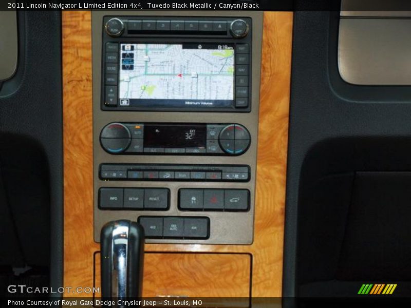 Controls of 2011 Navigator L Limited Edition 4x4