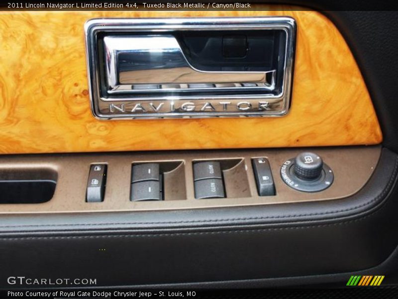 Controls of 2011 Navigator L Limited Edition 4x4