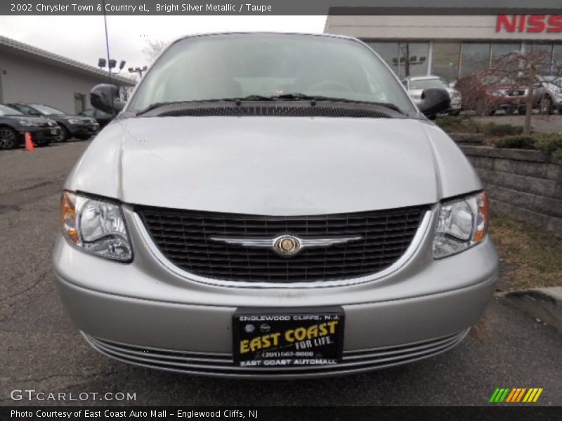 Bright Silver Metallic / Taupe 2002 Chrysler Town & Country eL