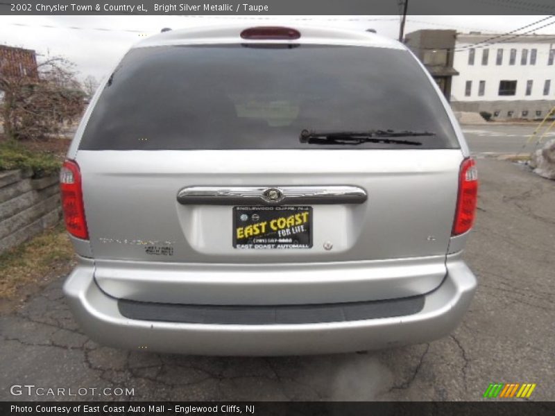Bright Silver Metallic / Taupe 2002 Chrysler Town & Country eL