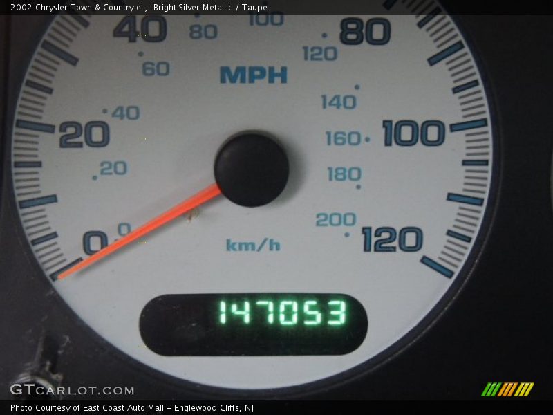 Bright Silver Metallic / Taupe 2002 Chrysler Town & Country eL