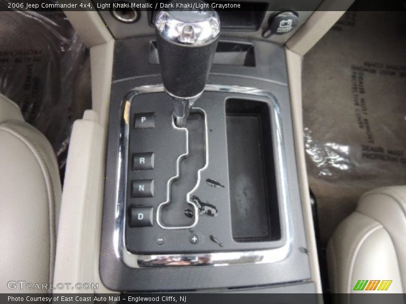 Light Khaki Metallic / Dark Khaki/Light Graystone 2006 Jeep Commander 4x4