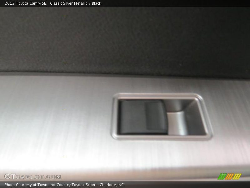 Classic Silver Metallic / Black 2013 Toyota Camry SE