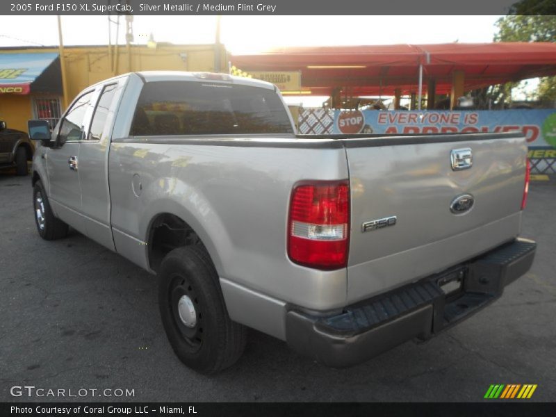 Silver Metallic / Medium Flint Grey 2005 Ford F150 XL SuperCab