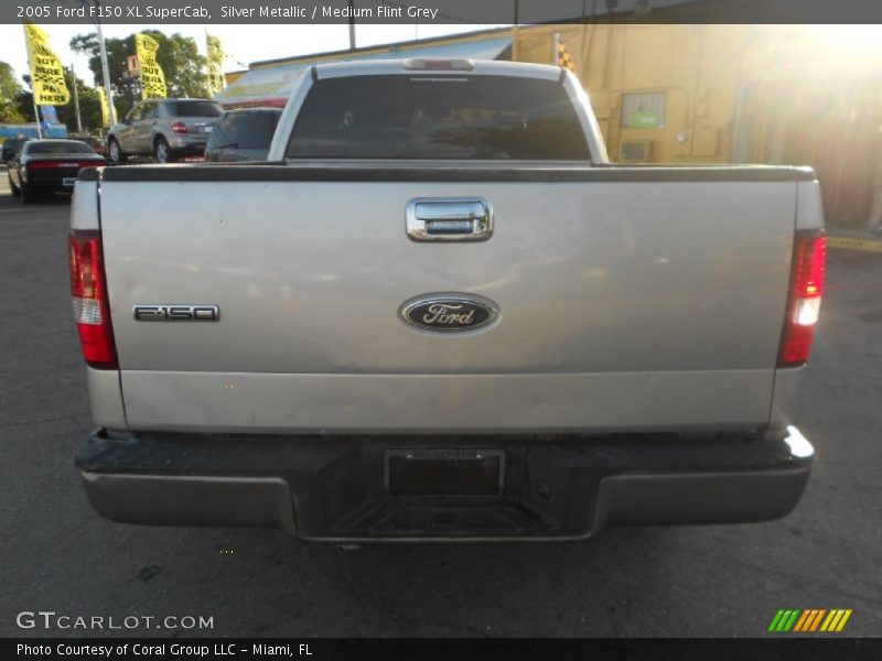 Silver Metallic / Medium Flint Grey 2005 Ford F150 XL SuperCab