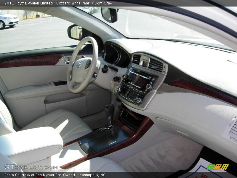 Blizzard White Pearl / Light Gray 2011 Toyota Avalon Limited