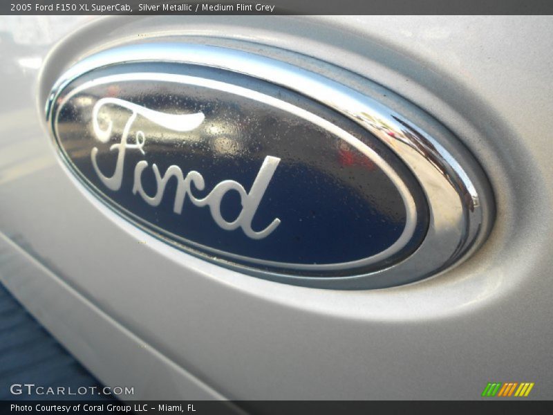 Silver Metallic / Medium Flint Grey 2005 Ford F150 XL SuperCab