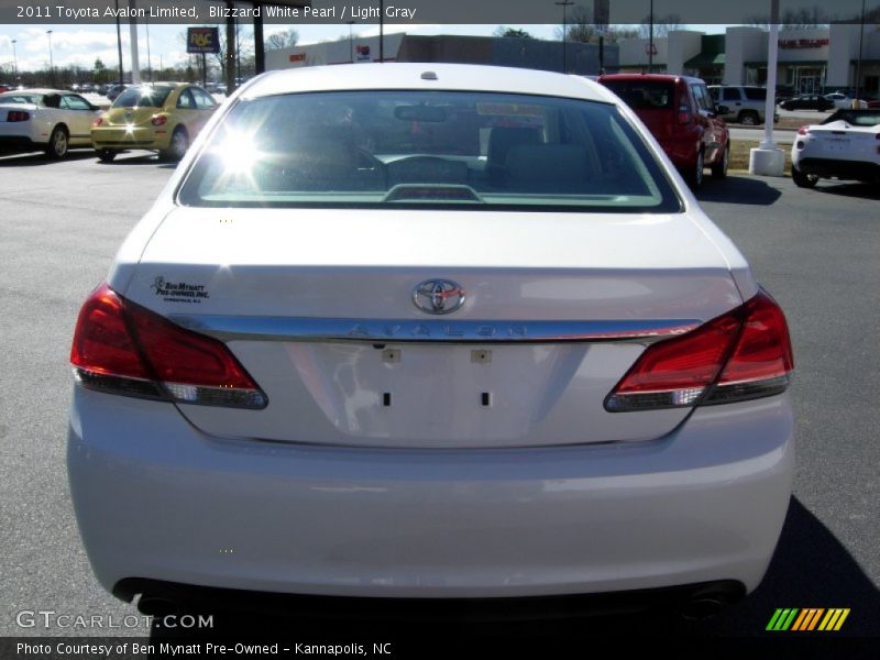 Blizzard White Pearl / Light Gray 2011 Toyota Avalon Limited