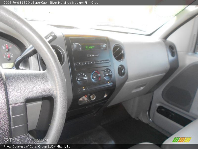 Silver Metallic / Medium Flint Grey 2005 Ford F150 XL SuperCab