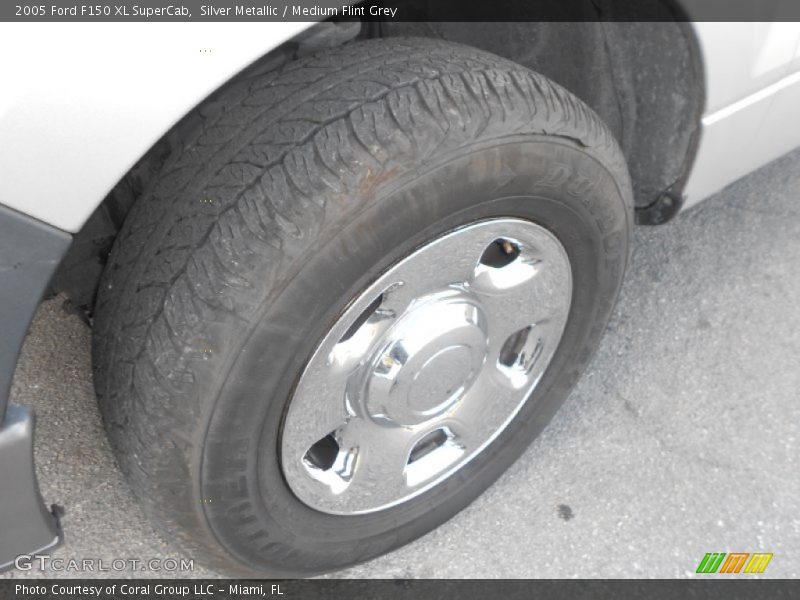 Silver Metallic / Medium Flint Grey 2005 Ford F150 XL SuperCab