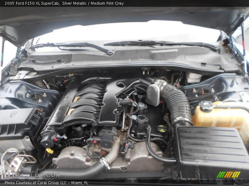 Silver Metallic / Medium Flint Grey 2005 Ford F150 XL SuperCab