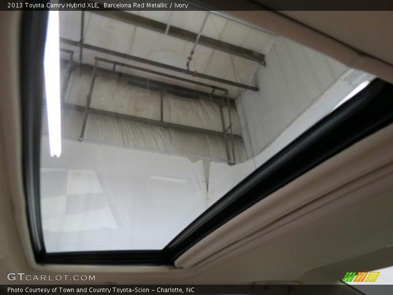 Barcelona Red Metallic / Ivory 2013 Toyota Camry Hybrid XLE