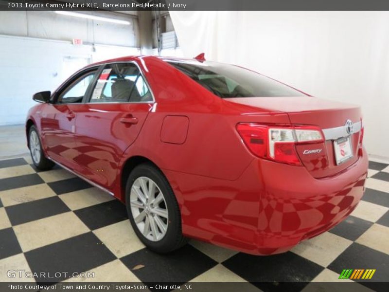Barcelona Red Metallic / Ivory 2013 Toyota Camry Hybrid XLE