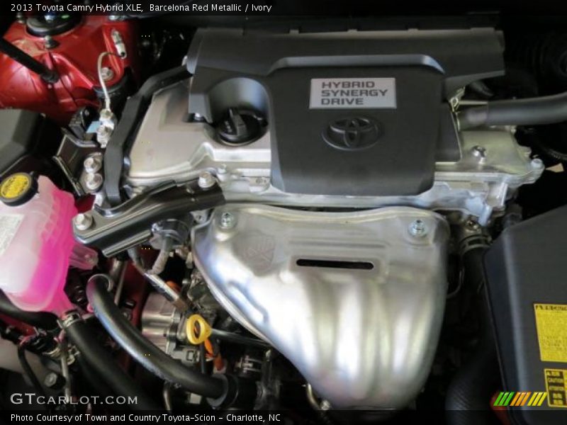 Barcelona Red Metallic / Ivory 2013 Toyota Camry Hybrid XLE