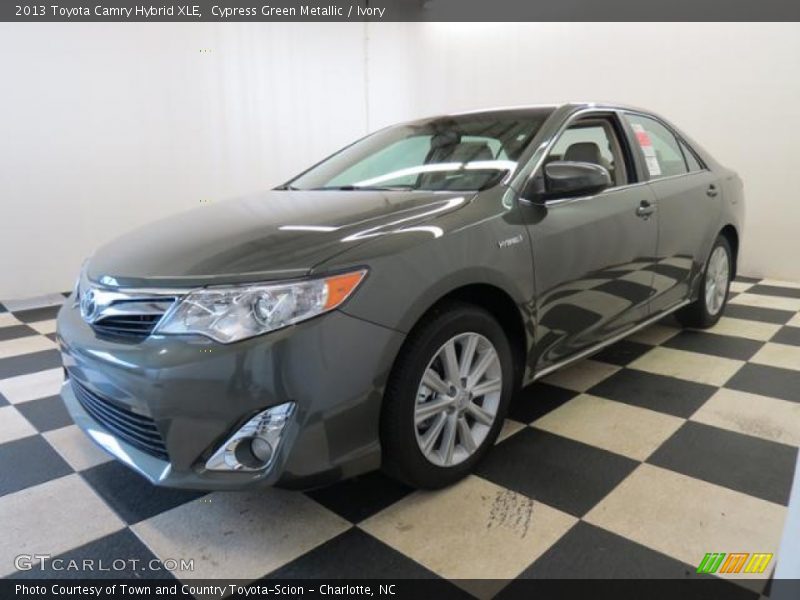 Front 3/4 View of 2013 Camry Hybrid XLE